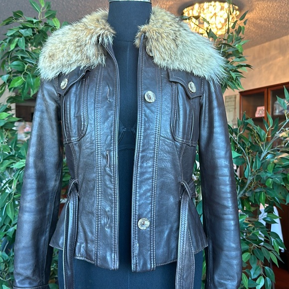 Gorgeous Vintage Size XS Brown Leather Bomber Jacket with Fox Fur Collar & Belt - Picture 9 of 15